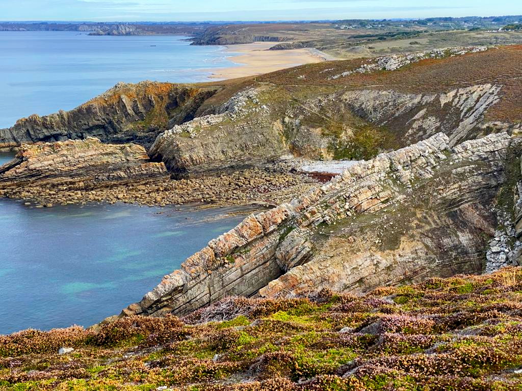 beindruckende Felsenküste im Westen der Bretagne