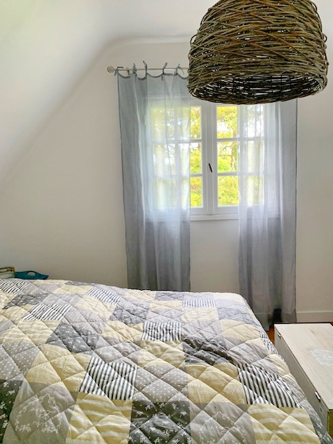 Schlafzimmer Ostseite im ersten Obergeschoß mit Gartenblick